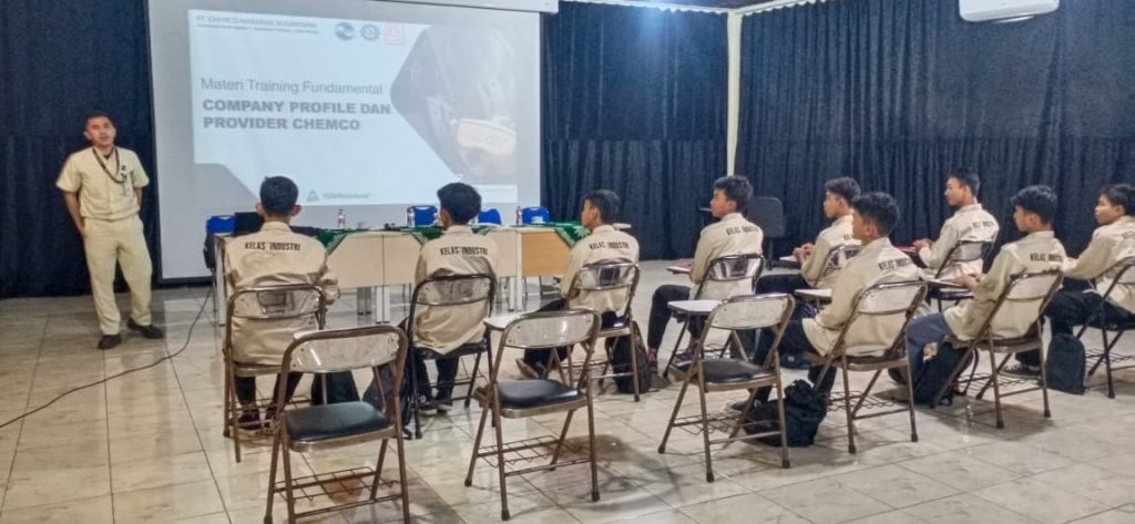 SMK MUTU Cikampek Memperkaya Pembelajaran dengan Kegiatan Kelas Industri Bersama Program Guru Tamu