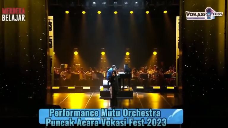 Penampilan MUTU Orchestra Pada Acara Performance Mutu Orchestra Vokasi Fest 2023