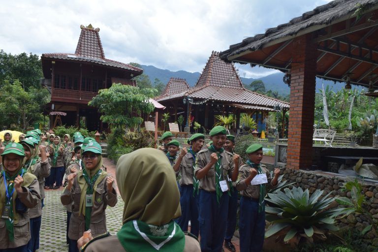 Kegiatan Pelatihan Taruna Melati I Jilid 2 Qobilah Ahmad Dahlan dan Siti Walidah Hizbul Wathan SMK MUTU Cikampek