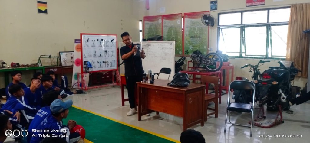 SMK MUTU Cikampek Bersama Samurai Paint Gelar Training Painting untuk Siswa