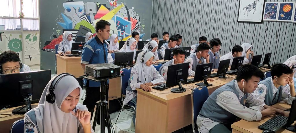 SMK MUTU Cikampek Adakan Tes TOEIC untuk 46 Peserta sebagai Sertifikasi Kompetensi Bahasa Inggris