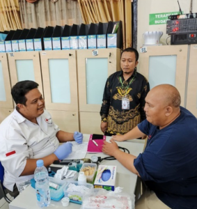 AKSI DONOR DARAH PCPM CIKAMPEK DALAM MEMPERINGATI HARI PAHLAWAN: KOLABORASI DENGAN SMK MUHAMMADIYAH CIKAMPEK RAIH ANTUSIASME TINGGI