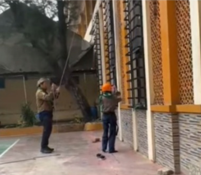 Hizbul Wathan SMK TI Muhammadiyah Cikampek (SMK Mutu Cikampek) Tingkatkan Kemampuan Melalui Latihan Panjat Dinding