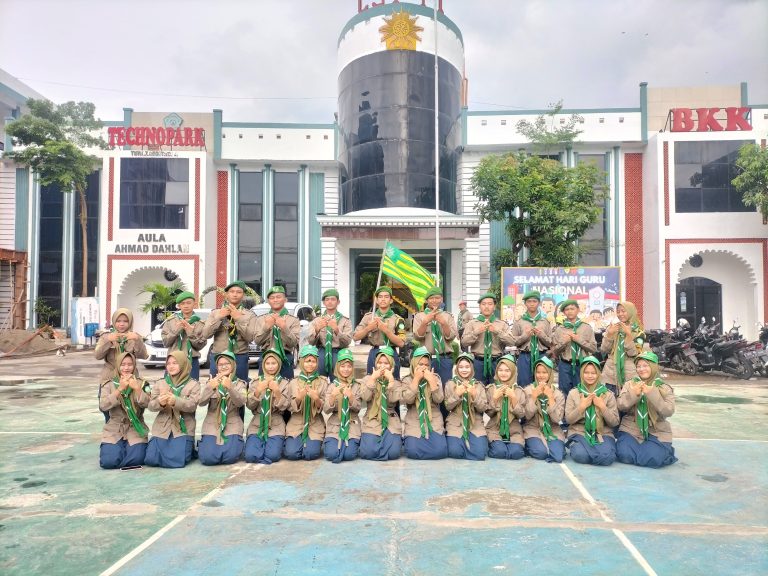 Mengukir Prestasi: Suksesnya Penyematan Tanda Taruna Melati I Hizbul Wathan Di SMK TI Muhammadiyah Cikampek