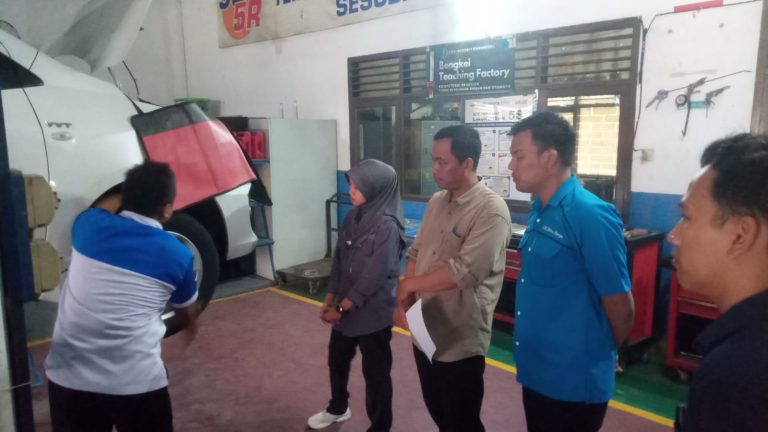 Peningkatan Kompetensi Guru Teknik Otomotif SMKS TI Muhammadiyah Cikampek Menuju Pendidikan Vokasi Yang Lebih Unggul Bersama MGMP TKRO Karawang