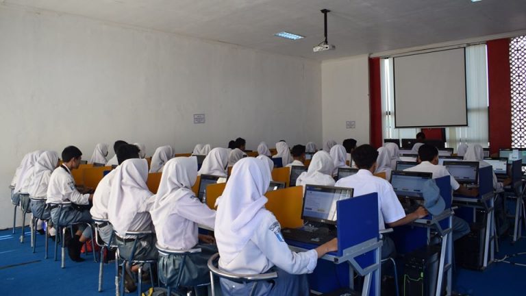 Lab bahasa SMK TI Muhammadiyah