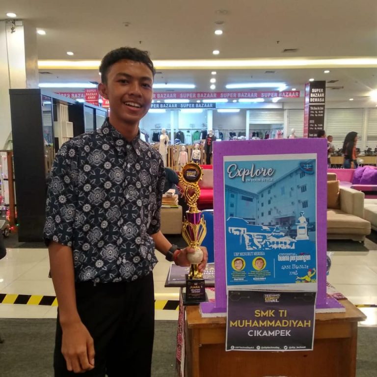 Juara 1 grapich desain di UBP Techo Day