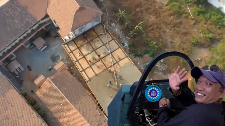 Berkeliling SMK TI Muhammadiyah Cikampek bersama Pa Jarwo