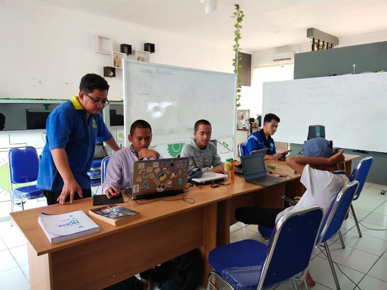 Kegiatan Ekstrakulikuler Pemrograman